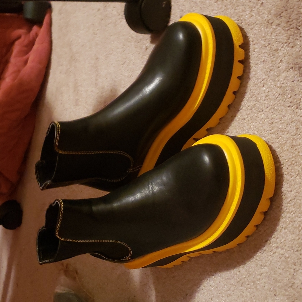 Women's shoes